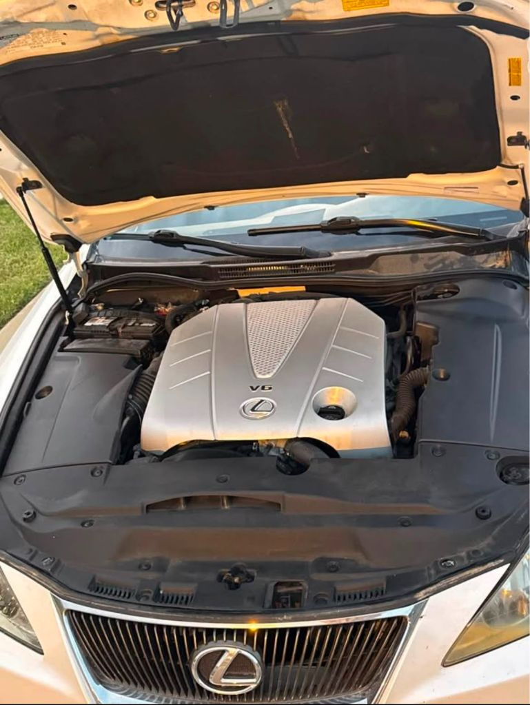 2011 Lexus IS 350 - Photo 9