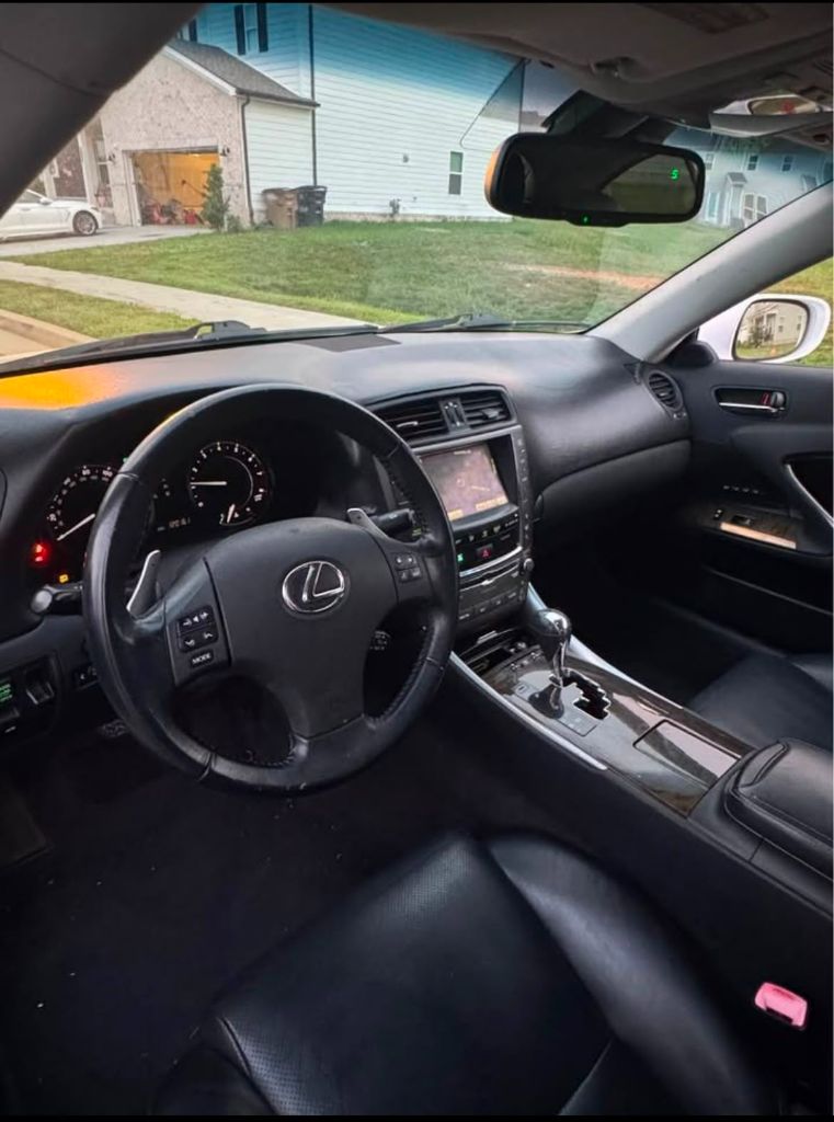 2011 Lexus IS 350 - Photo 13